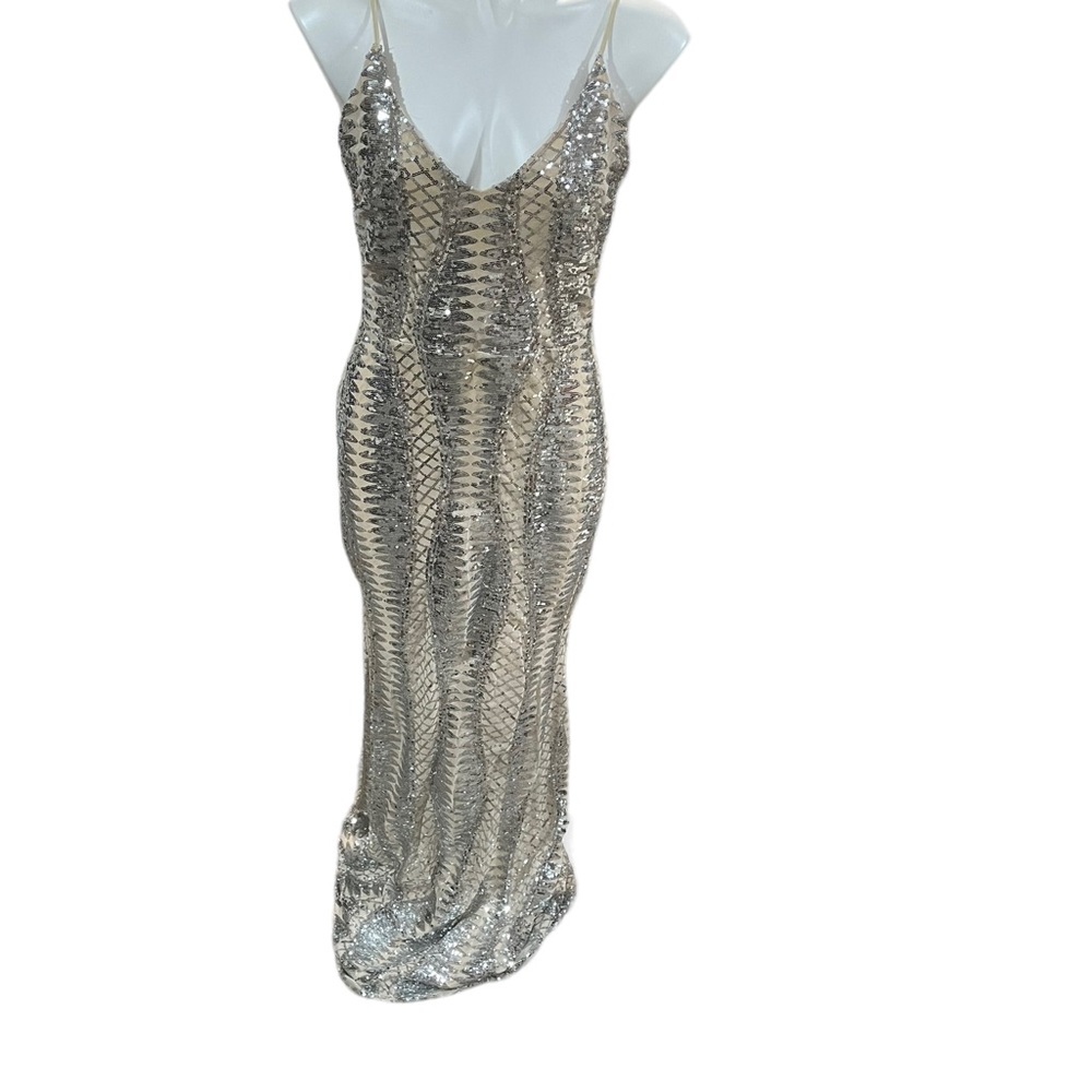 Windsor silver sleeveless gown prom cocktail gala wedding sequin Nude Size Large